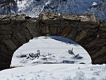 Inquadratura , ormai ridondante sul web , di Riale attraverso gli archi di protezione dello stradone che sale al Maria Luisa.......(vabbè ci provo anch'io......)